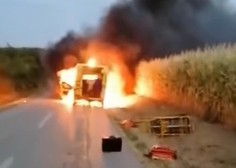 VIDEO: Zagorelo reševalno vozilo, v katerem so bile tri osebe