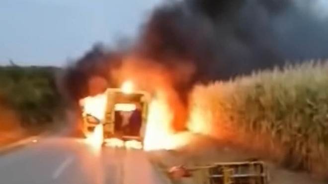 VIDEO: Zagorelo reševalno vozilo, v katerem so bile tri osebe (foto: Facebook/Hitna uživo 194)