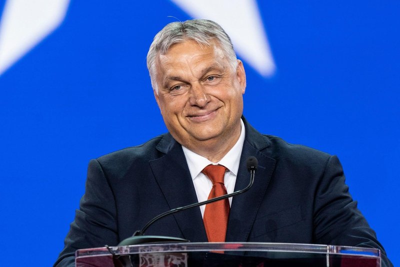 Orban Madžare poziva, da več dopustujejo na jezeru Balaton, sam pa medtem hodi na Hrvaško.
