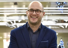 Pred oltar: našli smo prvo poročno fotografijo Mitje Okorna!