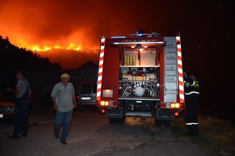 Grozljivo: nov požar prestrašene stanovalce pregnal iz postelj (foto: Profimedia)