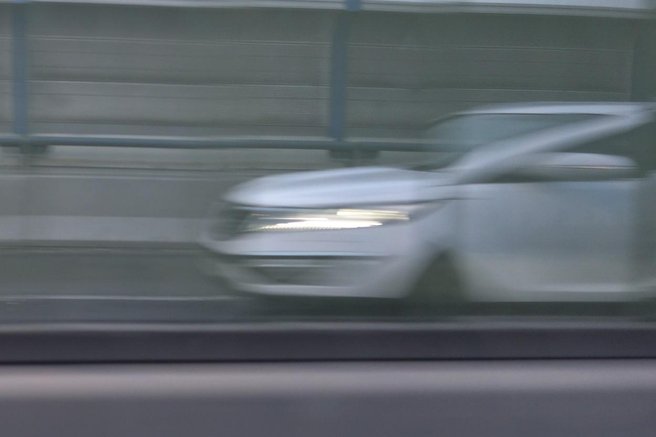 Voznik po slovenski avtocesti drvel z ogromno hitrostjo - ustavila ga je policija!