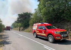 Razmere se zaostrujejo: požar pod Socerbom še dodatno OGROŽA oskrbo Istre z vodo