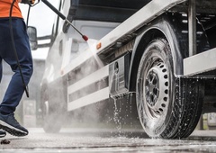 Nov primer izkoriščanja tujih delavcev: 62 ur dela na teden, 650 evrov, odvzem potnih listov ...