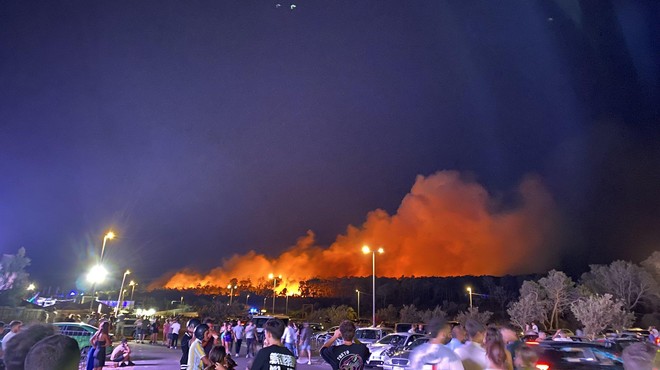 (FOTO in VIDEO) Konec zabave: v Zrćah izbruhnil velik požar (foto: Prostovoljno gasilsko društvo Novalja)