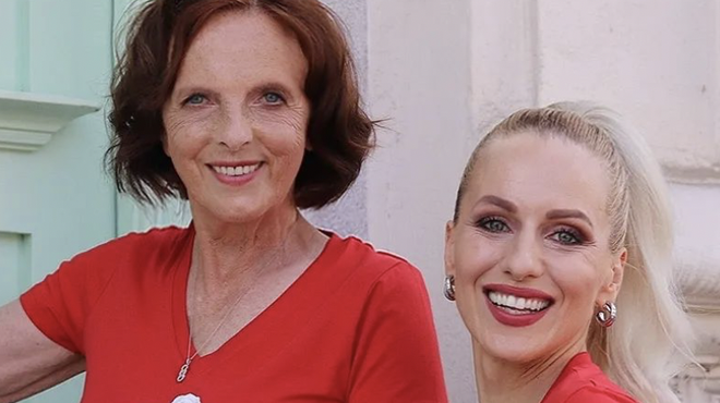 Mama Nike Ambrožič Urbas pri 71 letih v vlogi fotomodela (foto: Instagram/Nika Ambrožič Urbas)