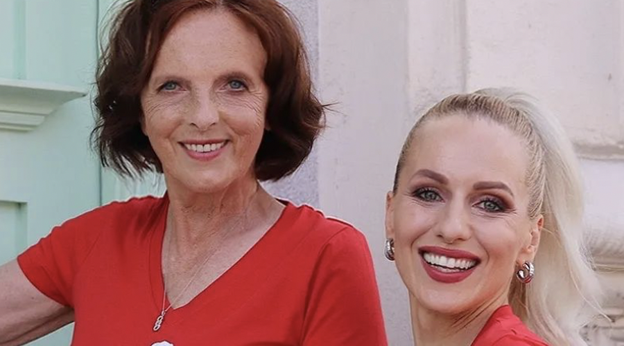 Mama Nike Ambrožič Urbas pri 71 letih v vlogi fotomodela (foto: Instagram/Nika Ambrožič Urbas)