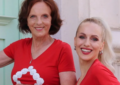 Mama Nike Ambrožič Urbas pri 71 letih v vlogi fotomodela