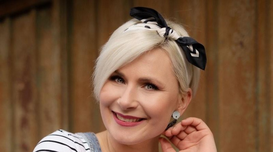 Ana Praznik povsem iskreno. "Tudi meni ljudje velikokrat rečejo, da mi je z rožicami postlano. Kaj obsojaš, ko sploh ne veš!" (foto: POP TV)
