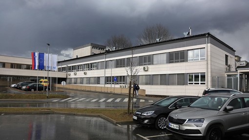 V tej slovenski bolnišnici so znova prepovedali obiske pacientov
