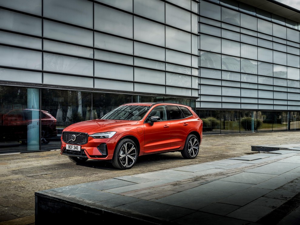 LEV - VOLVO XC60 Lev je tako kot v življenju tudi pri izbiri avtomobila tisti, ki mora imeti najboljše. Lev …