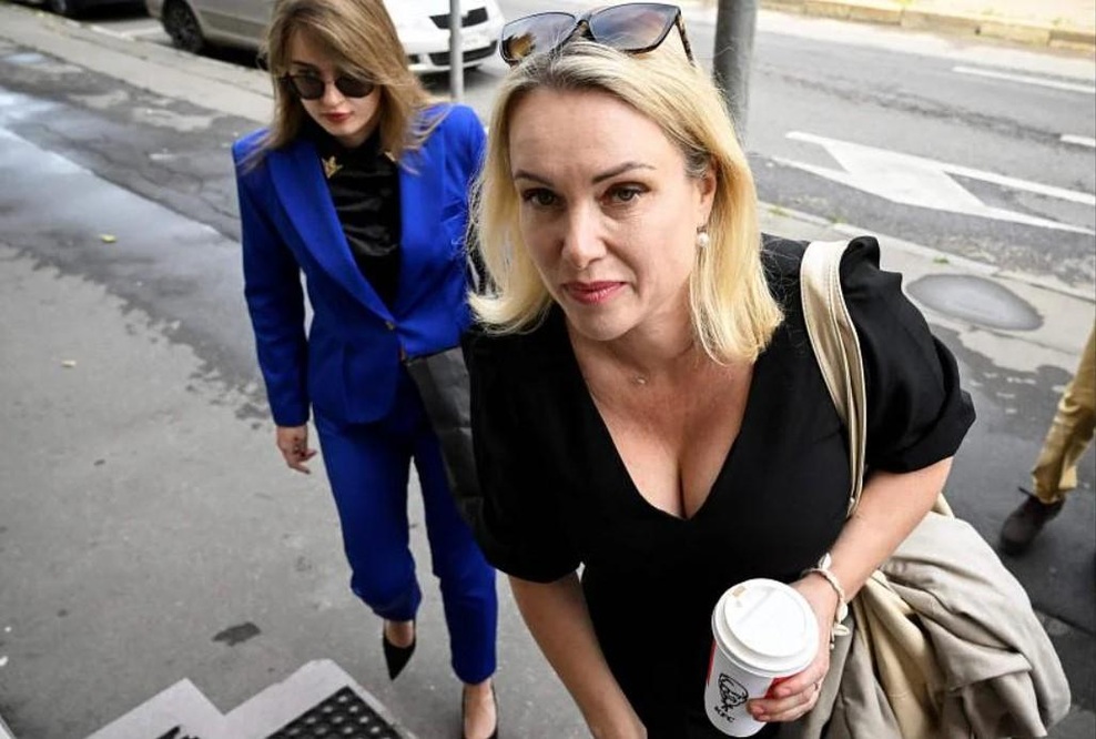 Nekdanji urednici ruske državne televizije odredili pripor: koliko let ječe lahko dobi? (foto: AFP)