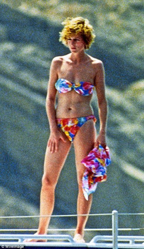 3. Barvni bikini Ikonični cvetlični bikini je nosila leta 1985 v južni Franciji. Bi takšnega imele tudi ve? Gre za …