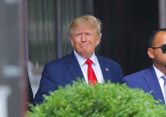 Donald Trump za rešetke za kar 100 let?! Prvič v zgodovini se je zgodilo, da se je nekdanji predsednik ...