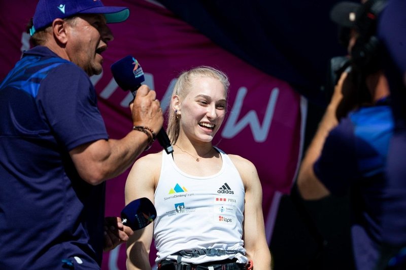 Garnbretova je v polfinalu in finalu daleč prekašala tekmice, čeprav danes ni osvojila vrha smeri.