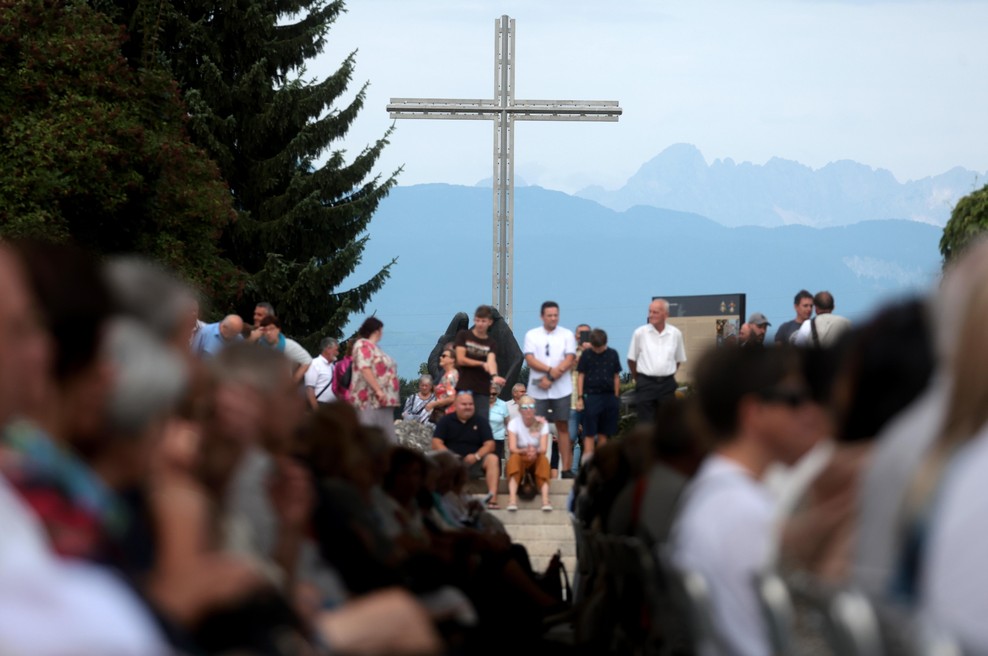 Po dveh epidemičnih letih ob tokratnem prazniku več romarjev: poziv k prizadevanju za sožitje, prizadevanje in mir (foto: Bobo)