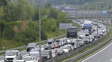 Zakaj na cestah nastajajo fantomski zastoji? Vzrok vas bo morda presenetil