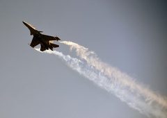 Hrvaška "lovca" prestregla slovensko potniško letalo