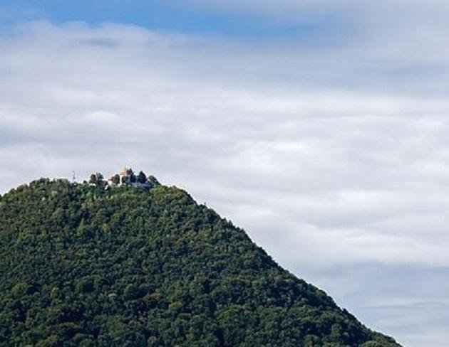 Vrh Šmarne gore, kot je viden iz Šentvida.
