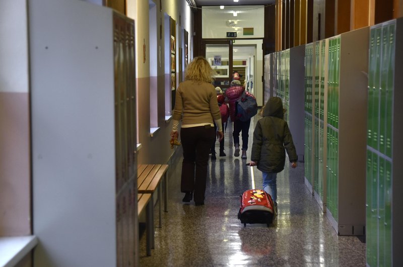 Kot ugotavlja Žurnal, bo bralka, ki ima šestošolca in sedmošolko, za delovne zvezke in šolske potrebščine dala nekaj več kot 200 evrov.