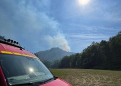Požarom ni videti konca: zagorelo je v okolici Debnega vrha v Ljubljani