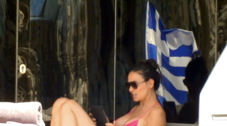 Demi Moore v bikiniju na Instagramu povsem drugačna kot v živo: paparaci v objektiv ujeli odvečno kožo in celulit (foto: Profimedia)