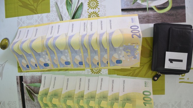 "Smola pa taka": Velenjčan izgubil denarnico s ponarejenimi bankovci (foto: Policijska uprava Celje)