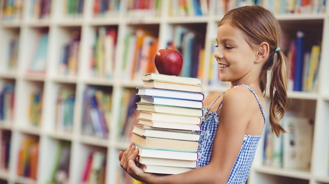 Otroci za učenje potrebujejo več kot le eno jabolko na dan! Pazite, da jim ne primanjkuje TEH vitaminov (foto: Profimedia)