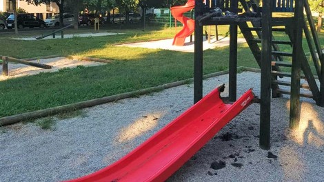 Koga motijo otroška igrala na igrišču v Kosezah?