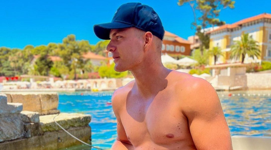 Novi sanjski moški razkril, zakaj toliko časa preživi v kopalkah (foto: Instagram/Blaž Kričej Režek)