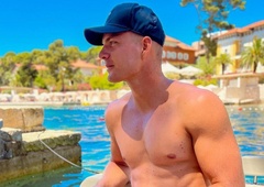 Novi sanjski moški razkril, zakaj toliko časa preživi v kopalkah