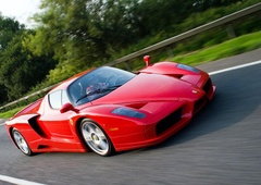 FOTO: Razkrivamo vrtoglavo ceno! TA znani slovenski športnik si je kupil rdečega Ferrarija