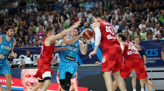 Slovenski košarkarji premagali tudi Hrvate! Takšen je bil končen rezultat (foto: Twitter/Košarkarska zveza Slovenije)