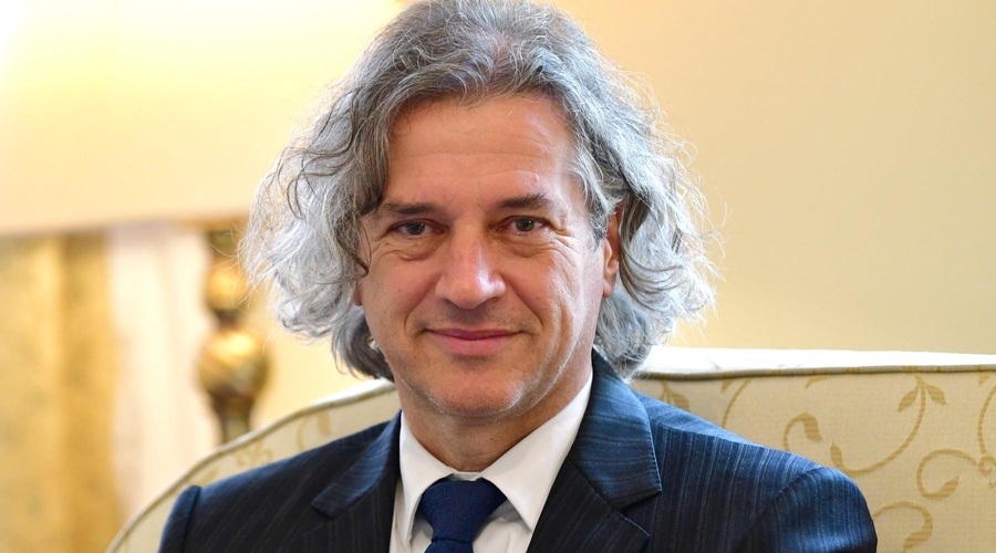 Znano je, kdo je lastnik avtomobila z registrsko "GO GOLOB", ki ga cela Slovenija pripisuje novemu predsedniku vlade (foto: Profimedia)