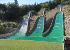 Slovenija ima po več letih prizadevanj in prostovoljnega dela nov skakalni center!