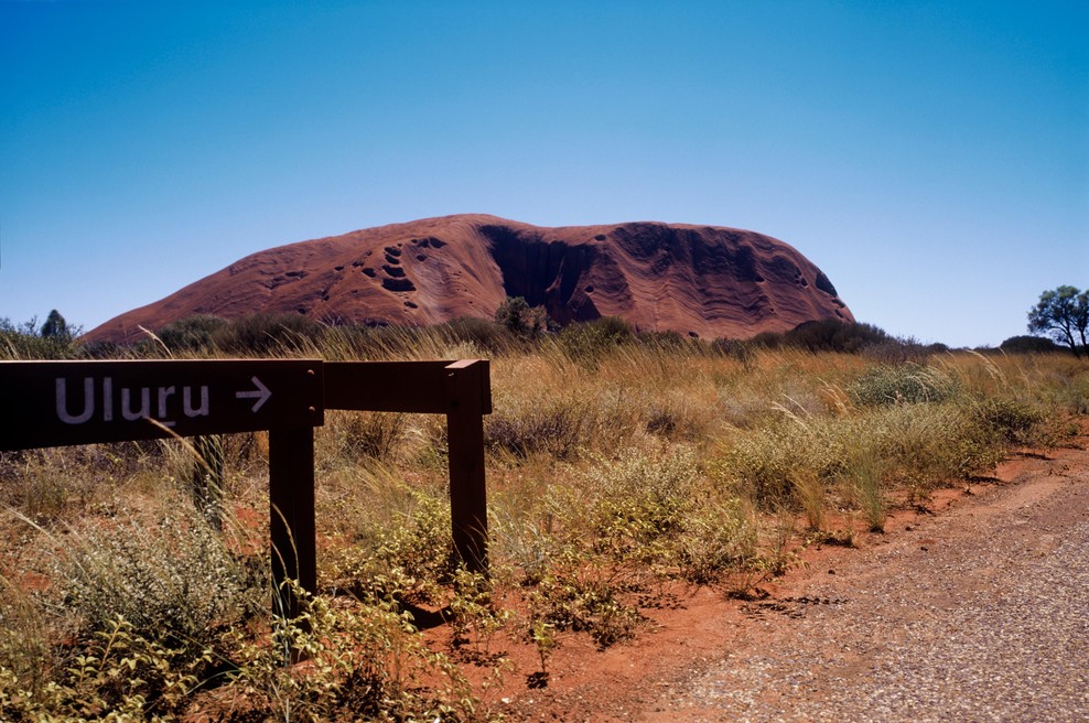 Avstralija ne popušča: visoka kazen za moškega, ki je plezal na sveto goro Uluru (foto: Profimedia)