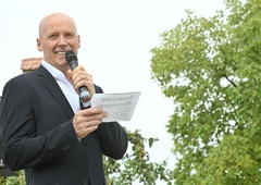 Ob začetku zbiranja podpisov se je je v predsedniško bitko podal še predstavnik civilne družbe