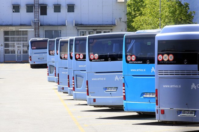 Nadzor nad avtobusnimi prevozniki: Arrivi in Nomagu izdanih 1250 evrov globe