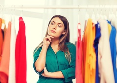 KAKO se znebiti moljev v omari z oblačili?