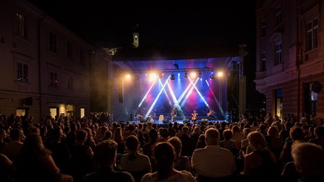 Preživite nepozaben večer v stari Ljubljani v objemu etno in jazz glasbe iz vsega sveta