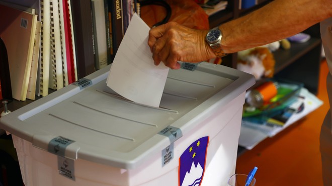 Pomembna NOVOST za volivce v tujini: na prihajajočih volitvah bodo prejeli drugačne glasovnice (foto: Bobo)