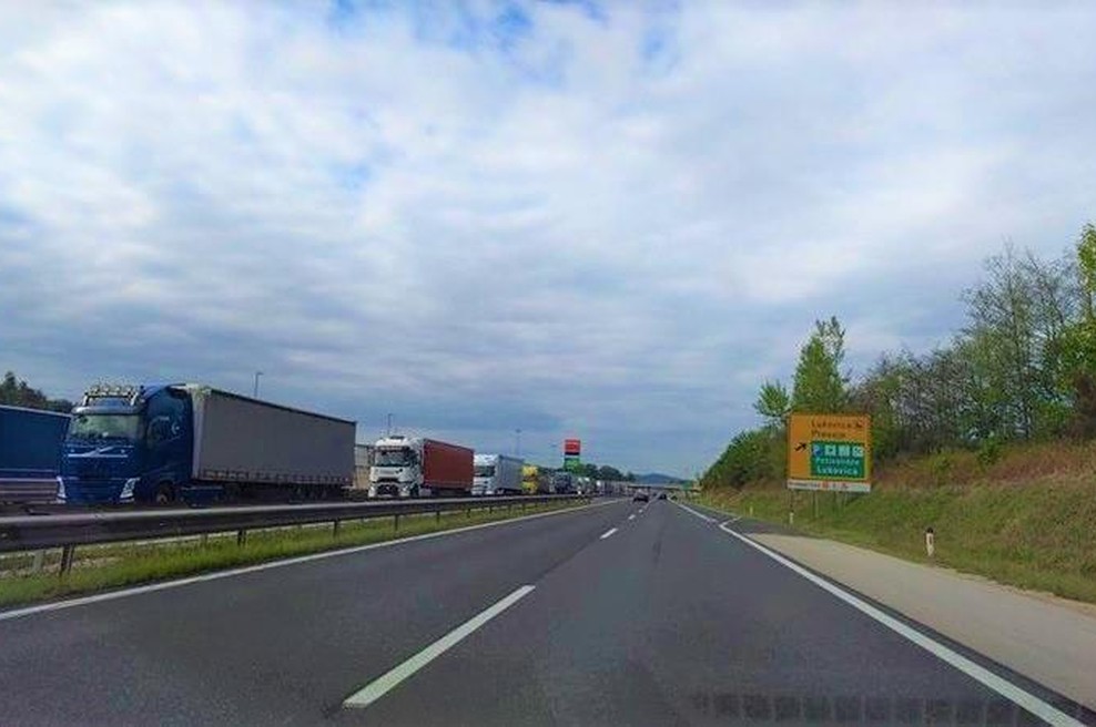 Štajerska avtocesta znova odprta, a večkilometrski zastoji ostajajo: kje je najhuje? (foto: -)