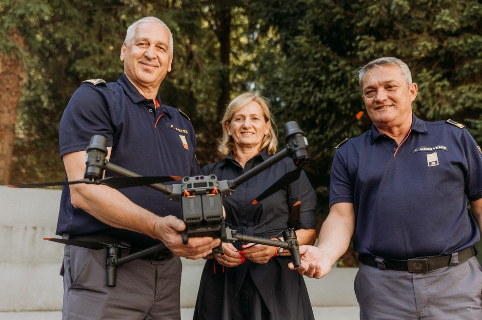 Telemach Gasilski zvezi Slovenije predal visokotehnološki brezpilotni letalnik za potrebe zaščite in reševanja (foto: Telemach)