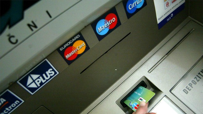 Hrvaška uvedla evro, 'oderuške' provizije za dvige na bankomatih ostajajo (to sta banki, ki bosta zaračunali največ) (foto: Bobo)