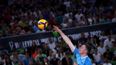 Slovenija uvodoma s pričakovanim izidom proti Kamerunu