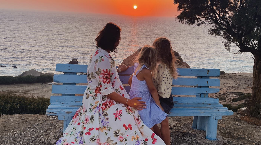 Rebeki Dremelj se para srce: hčerka neutolažljivo jokala. Kaj je razlog? (foto: Instagram/rebekadremelj)