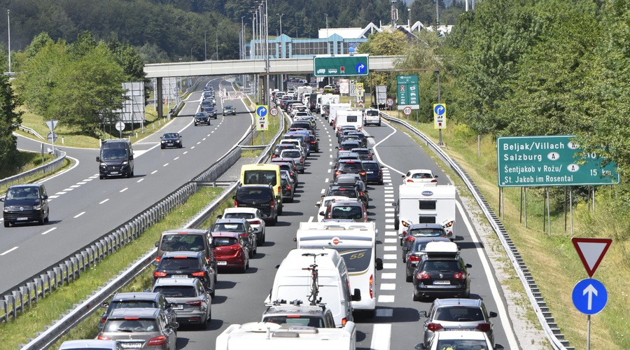 5-kilometrov dolg zastoj znova pred predorom Karavanke! Imamo rešitev, kako se mu izogniti (foto: Žiga Živulovič jr./Bobo)