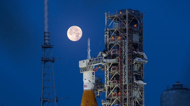 Polomija na Floridi: zgodovinska izstrelitev rakete na Luno odpovedana (foto: NASA/Aubrey Gemignani)