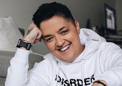 Se za tem skriva razlog glasnega vpitja Marije Šerifović na ulicah Beograda? Nekaj dni za dogodkom se je na koncertu pojavila z mavcem