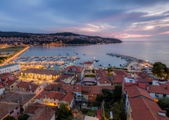 Večerna drama v trgovini v Kopru: pobegnili so iz trgovine, posredovali so celo gasilci